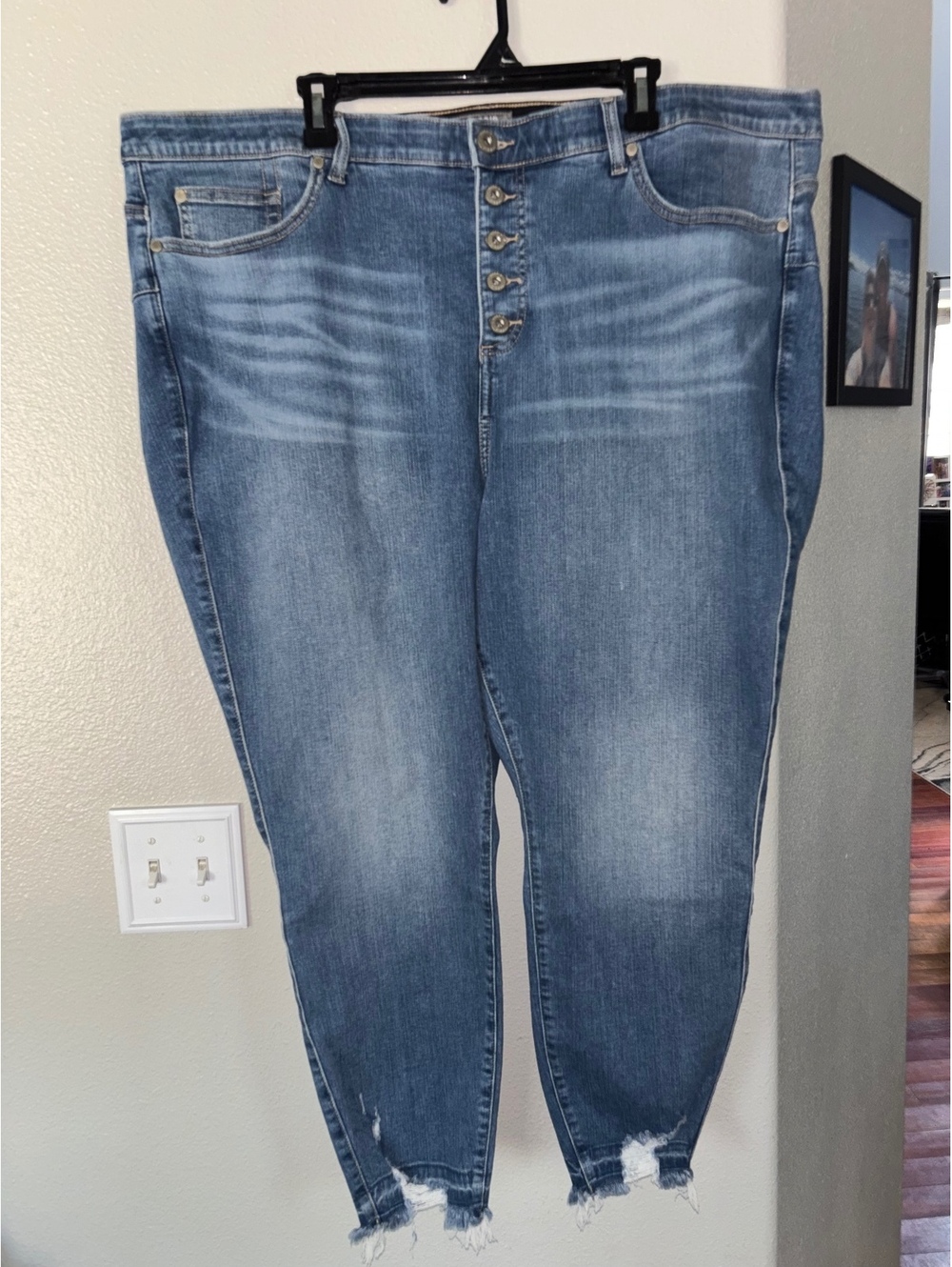 Torrid NWT Bombshell Skinny Jeans 26 Button Fly Distressed Frayed Hem Blue